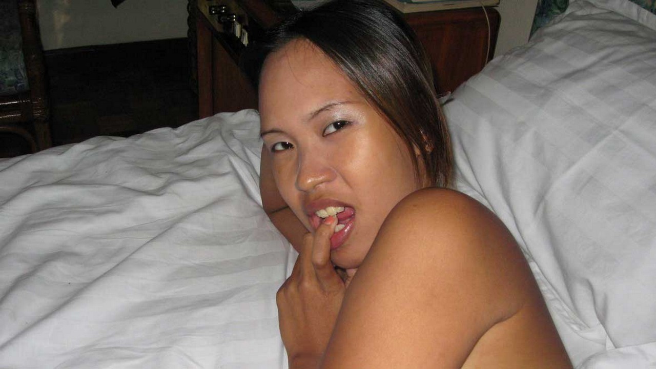 Novice Pinay Babe Will Get Pussy Smashed Through Black Cock Then Blows