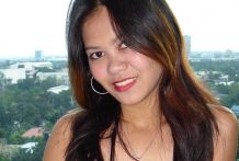 Slutty Filipina girl not wearing panties under short skirt